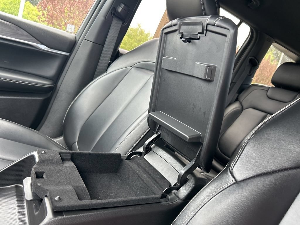 Certified 2024 Jeep Grand Cherokee L Limited RWD image 38