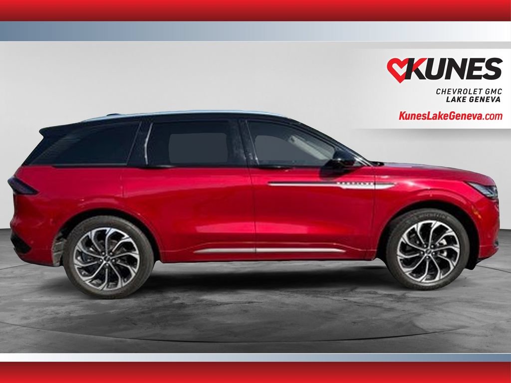 Used 2024 Lincoln Nautilus Reserve AWD/4WD image 3