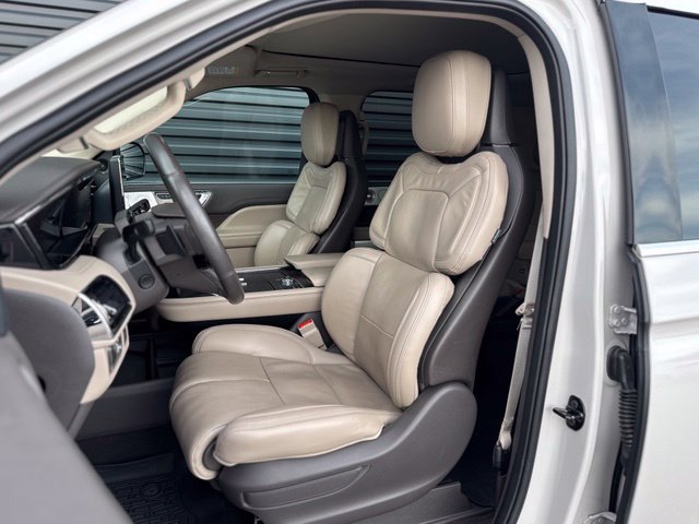 Used 2024 Lincoln Navigator Reserve AWD/4WD image 5