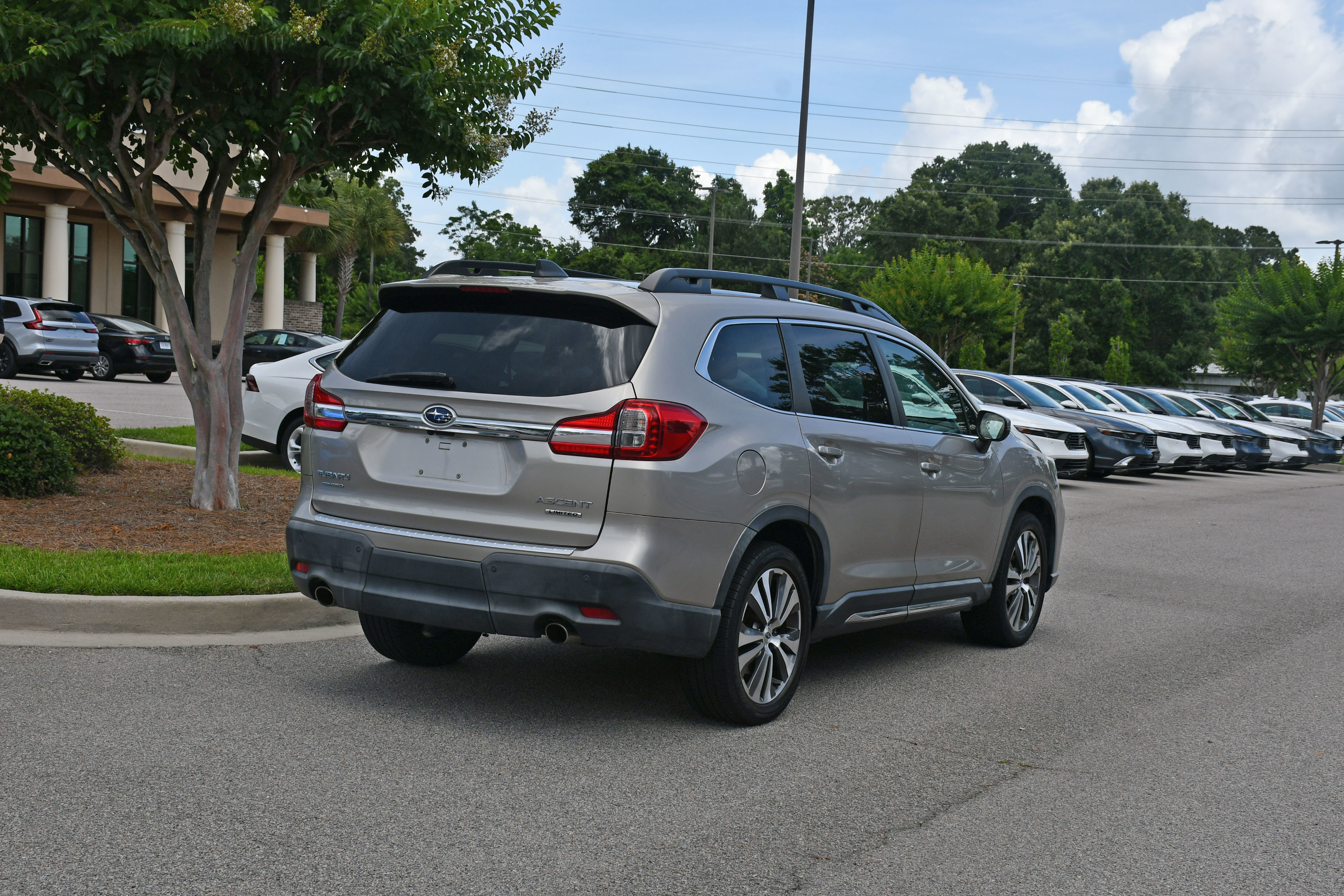 Used 2019 Subaru Ascent Limited AWD/4WD image 4