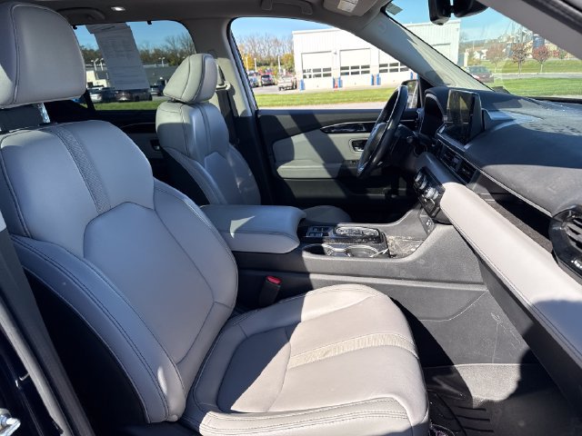 Used 2024 Honda Pilot Touring image 13