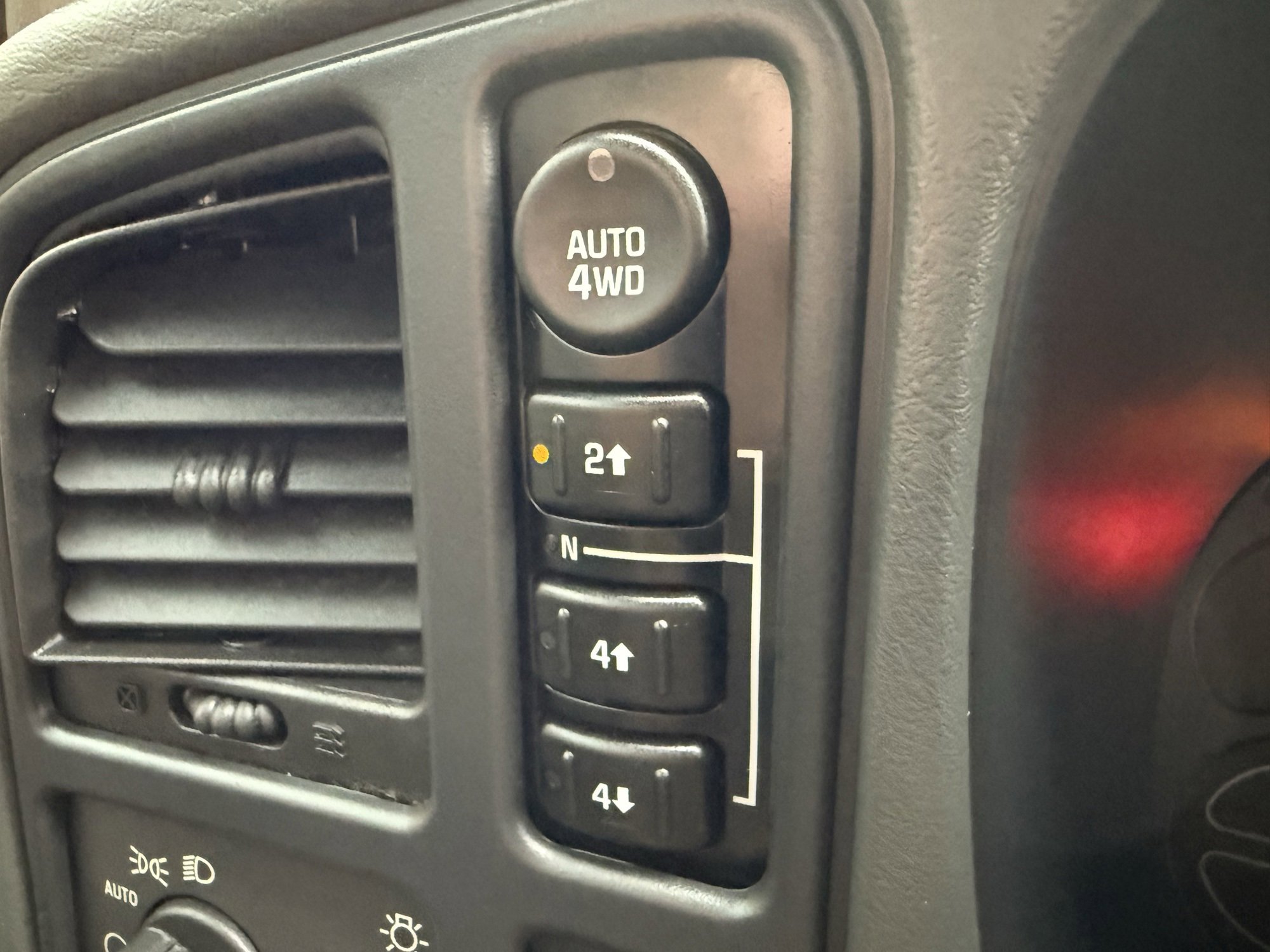 Used 2005 Chevrolet Avalanche Z71 w/ Sun And Sound Package image 19