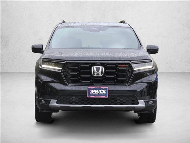 Used 2025 Honda Pilot TrailSport image 2