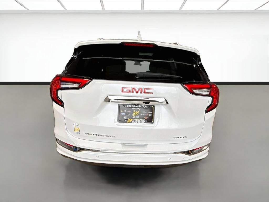 Used 2024 GMC Terrain Denali w/ Denali Premium Package AWD/4WD image 6