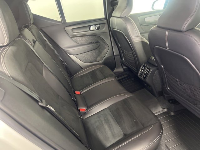 Used 2022 Volvo XC40 T5 R-Design w/ Advanced Package image 15