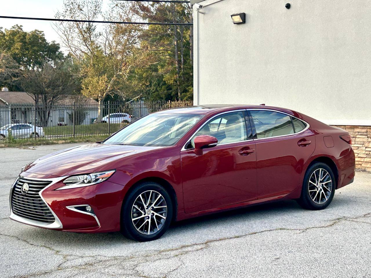 Used 2017 Lexus ES 350 w/ Luxury Package FWD image 5