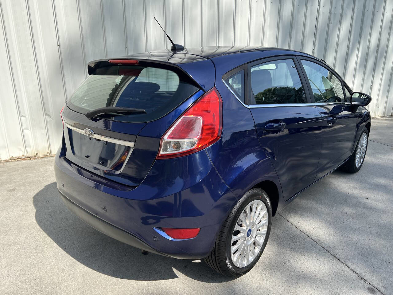 Used 2016 Ford Fiesta Titanium FWD image 3