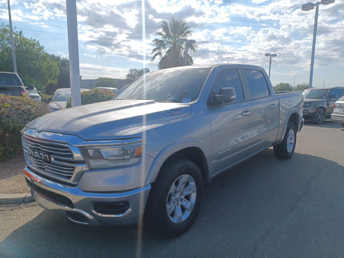 Used 2022 RAM 1500 Laramie AWD/4WD image 1