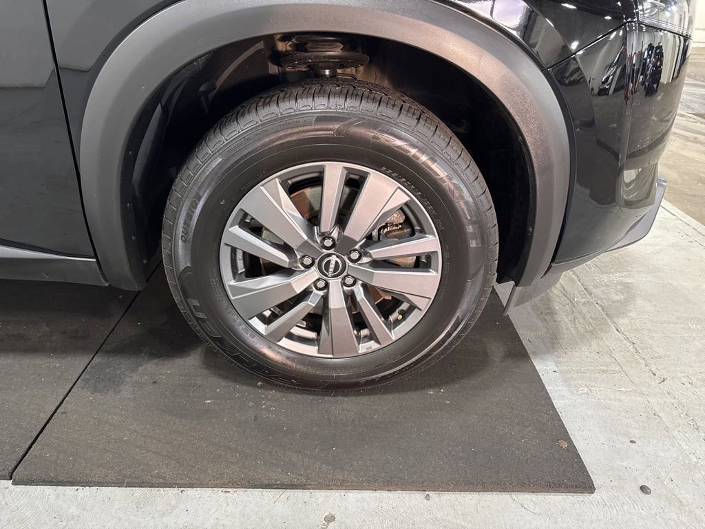 Used 2025 Nissan Pathfinder SV image 8