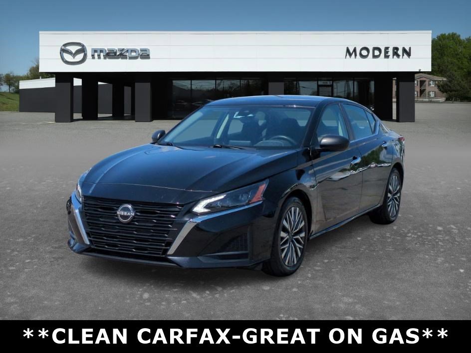 Used 2024 Nissan Altima 2.5 SV FWD image 1