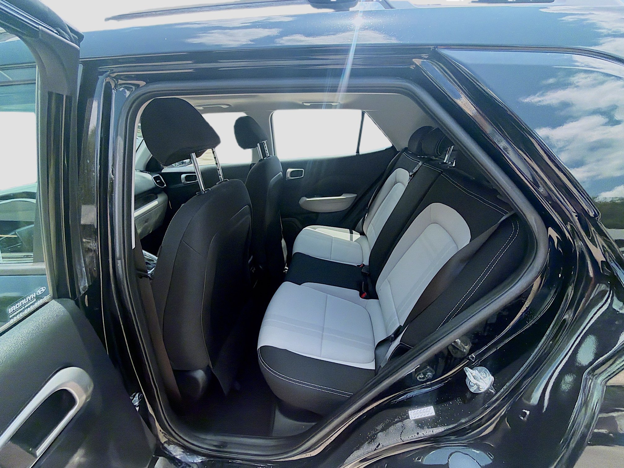Used 2024 Hyundai Venue SEL FWD image 20