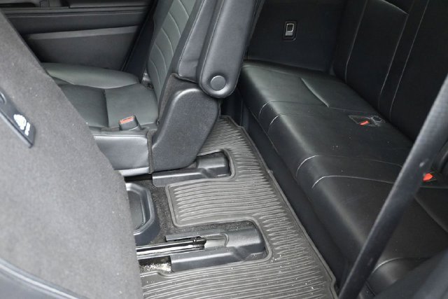 Used 2024 Toyota Highlander XLE AWD/4WD image 16