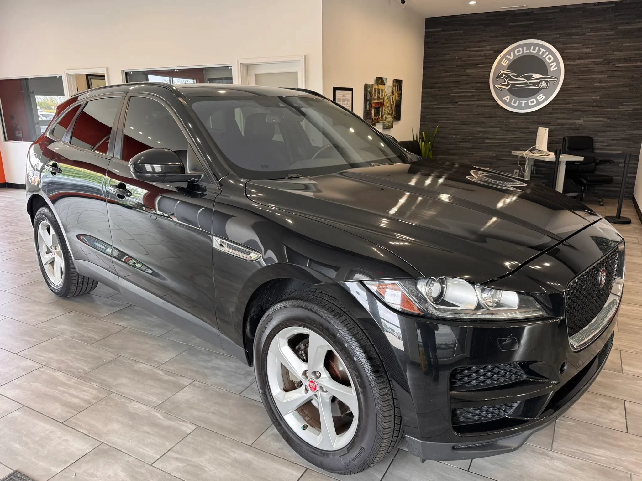 Used 2017 Jaguar F-PACE Premium AWD/4WD image 2