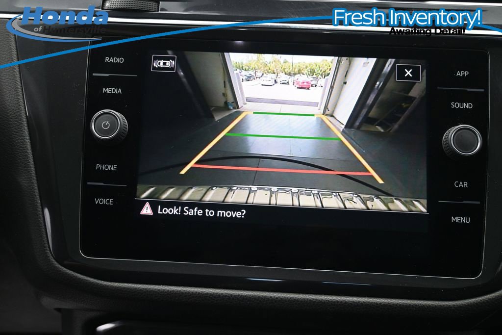Used 2023 Volkswagen Tiguan SE w/ Panoramic Sunroof Package FWD image 15