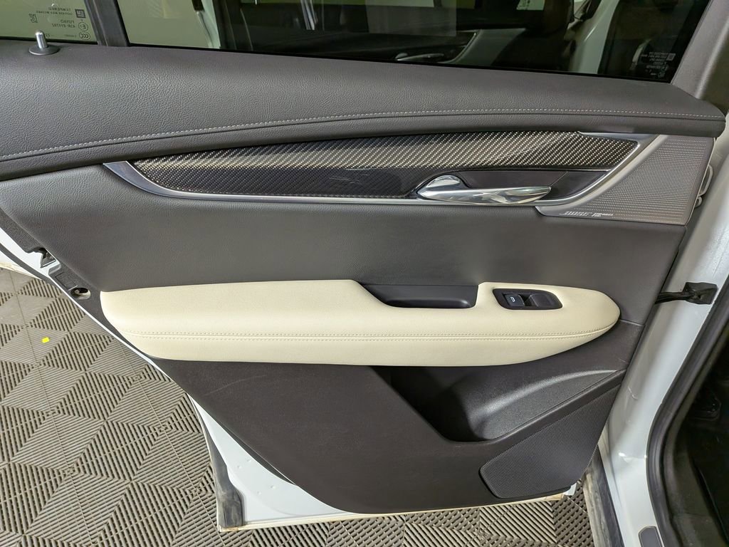 Used 2023 Cadillac XT6 Sport w/ Technology Package image 32