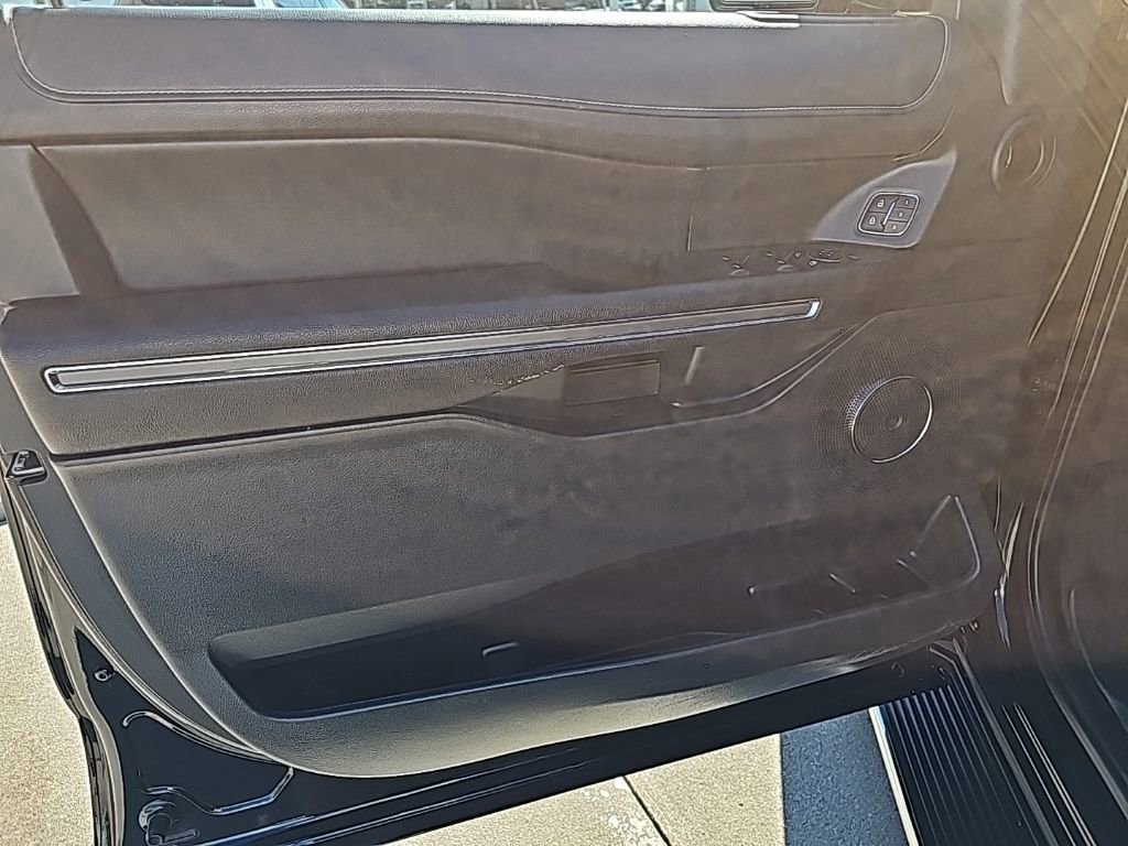 Used 2022 Ford Expedition XLT image 17