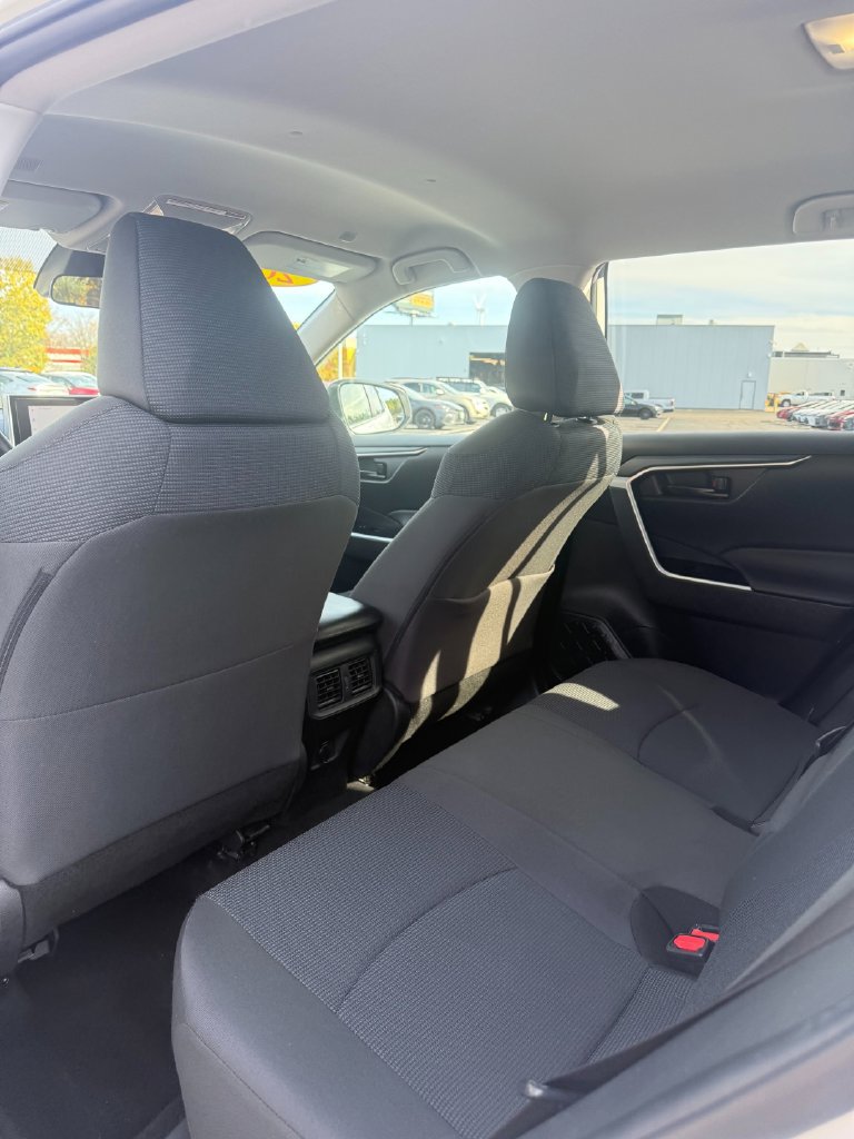 Used 2024 Toyota RAV4 LE FWD image 28