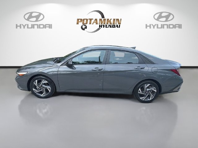 Used 2025 Hyundai Elantra Sport FWD image 9