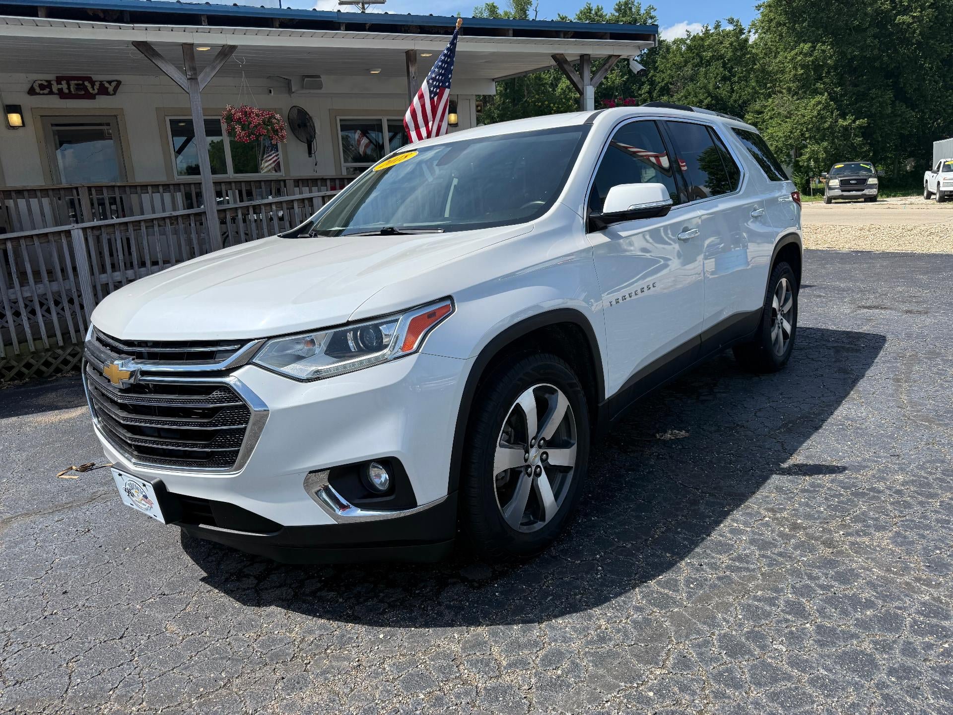 Used 2018 Chevrolet Traverse LT FWD image 2