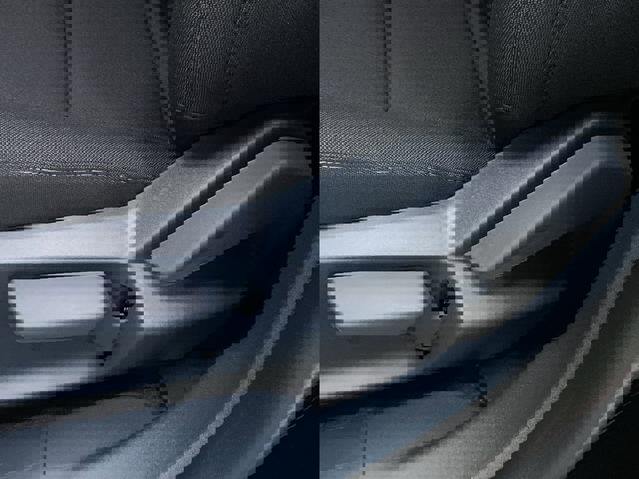 New 2025 Ford Maverick XL image 16