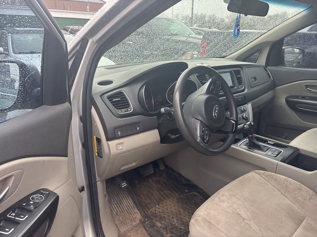 Used 2015 Kia Sedona LX w/ LX Convenience Package image 7
