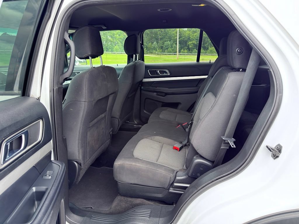 Used 2017 Ford Explorer XLT FWD image 3