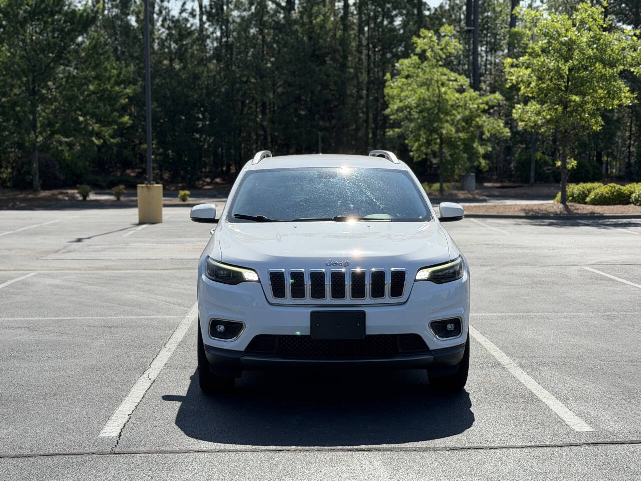 Used 2019 Jeep Cherokee Limited AWD/4WD image 2