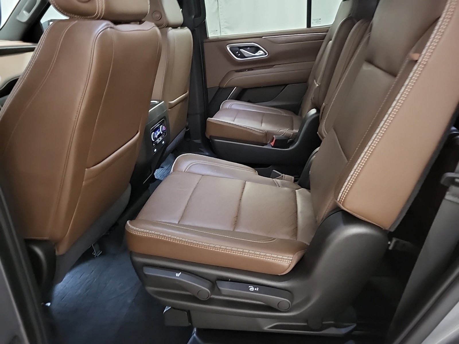Used 2021 Chevrolet Tahoe High Country w/ Premium Package AWD/4WD image 12