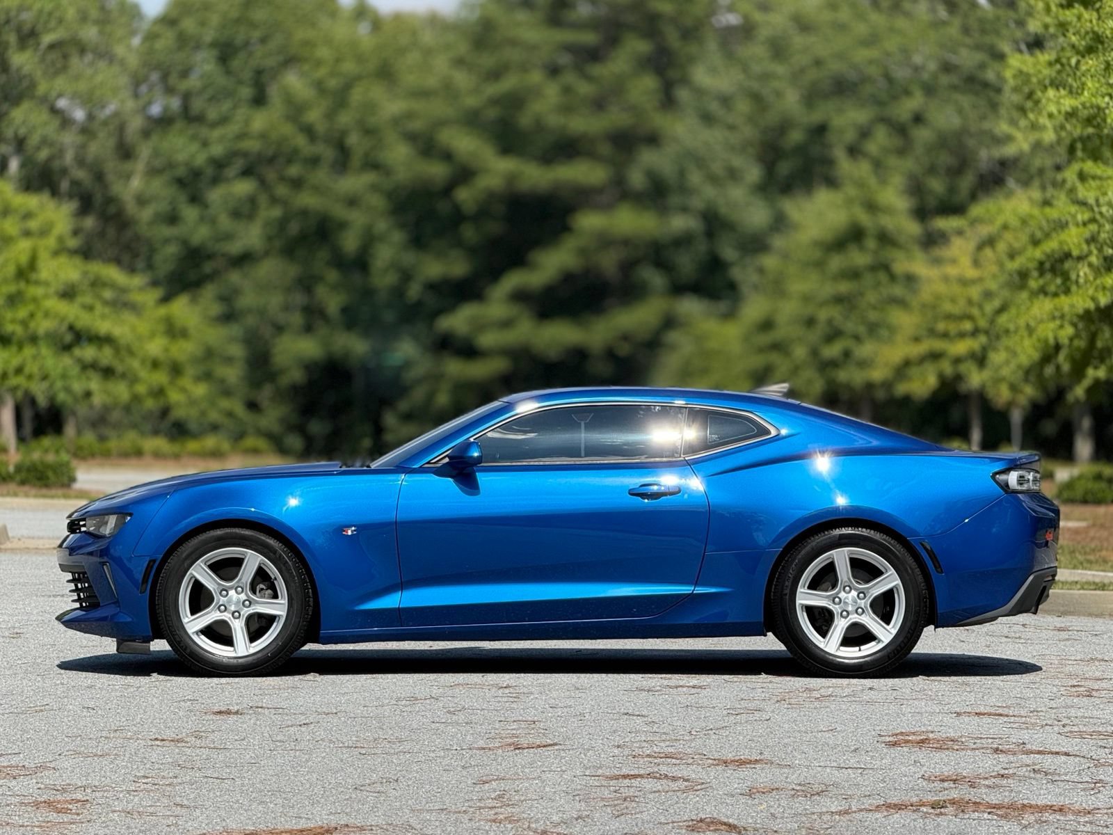Used 2017 Chevrolet Camaro LT w/ Technology Package RWD image 9