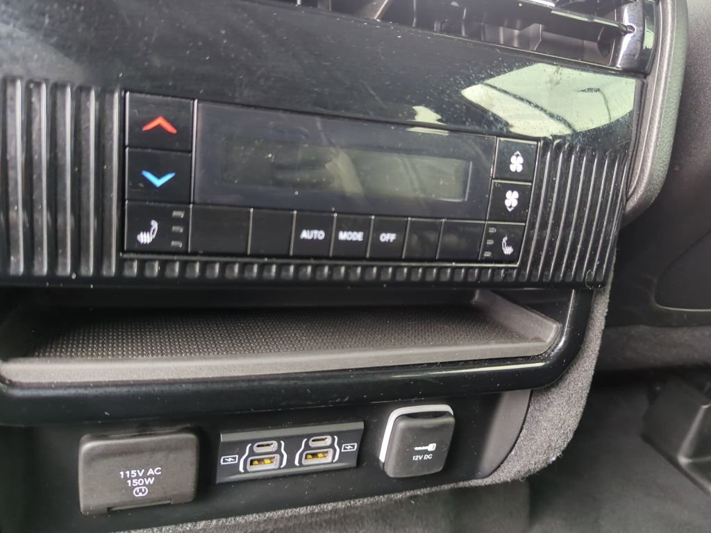 Used 2024 Jeep Wagoneer L Series III w/ Flexible Seating Group AWD/4WD image 49