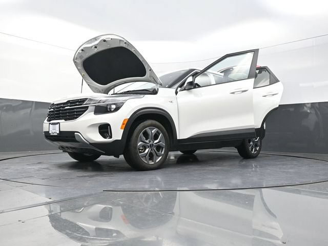 Used 2024 Kia Seltos LX AWD/4WD image 31