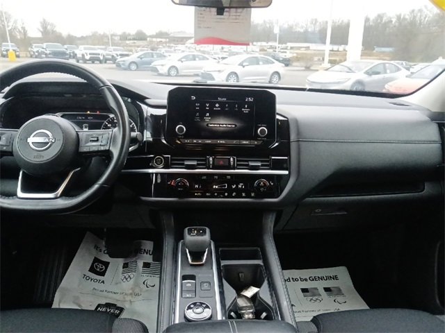 Used 2024 Nissan Pathfinder SV image 25