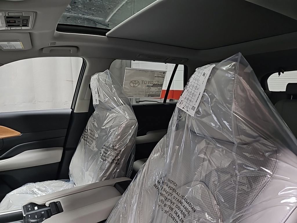 New 2026 Toyota Grand Highlander Limited AWD/4WD image 11