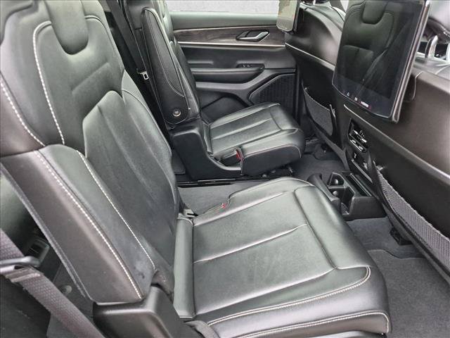 Used 2023 Jeep Grand Cherokee L Limited w/ Luxury Tech Group II AWD/4WD image 28