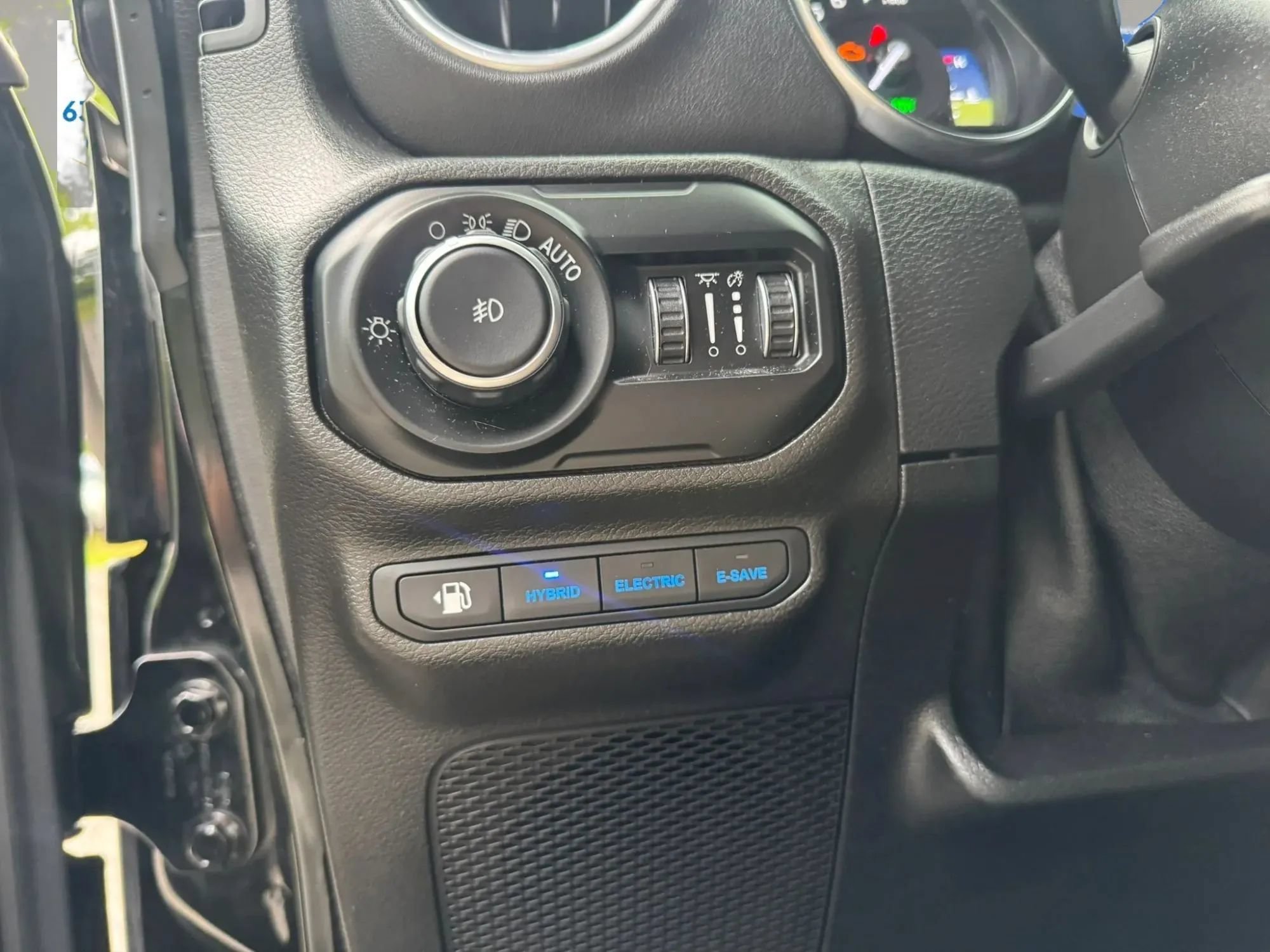 Used 2021 Jeep Wrangler Unlimited Sahara w/ Cold Weather Group AWD/4WD image 28
