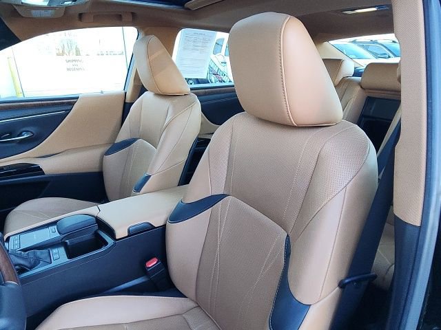 Used 2022 Lexus ES 300h w/ Luxury Package image 15