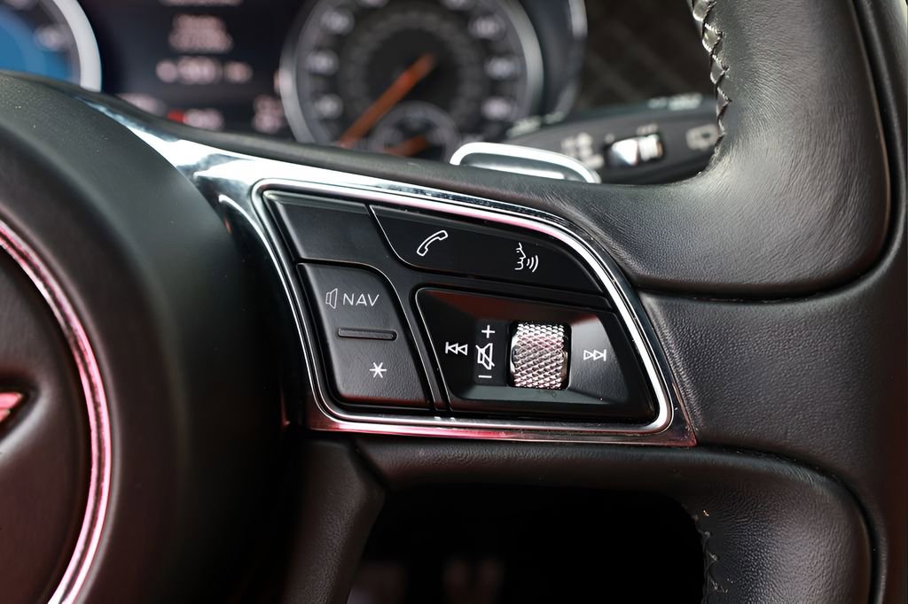 Used 2020 Bentley Bentayga Design Series image 27