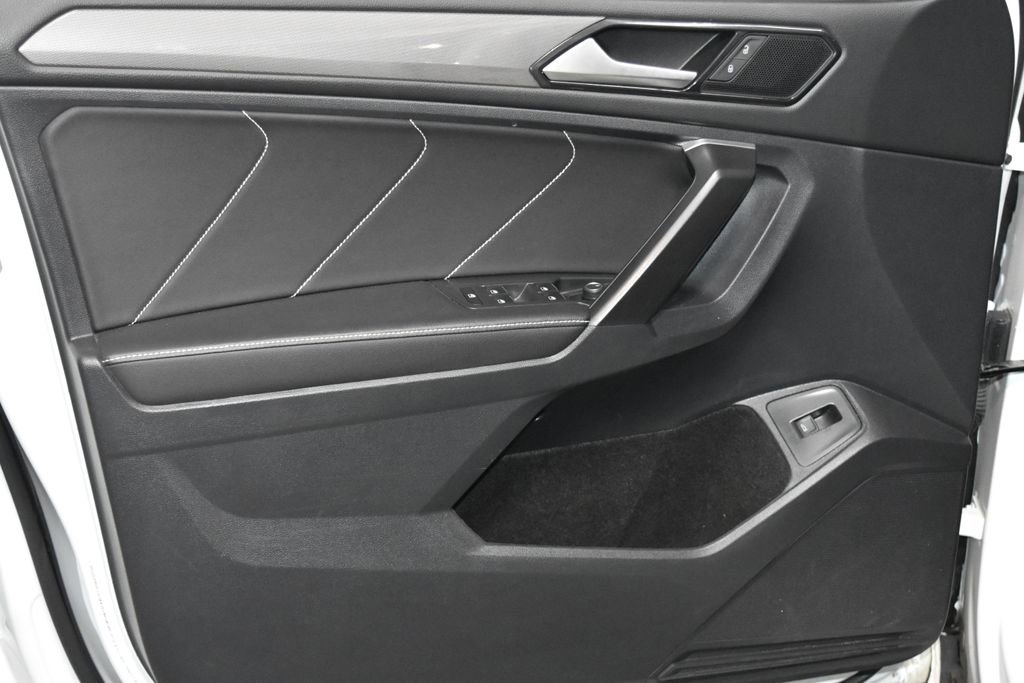 Used 2024 Volkswagen Tiguan SE image 4