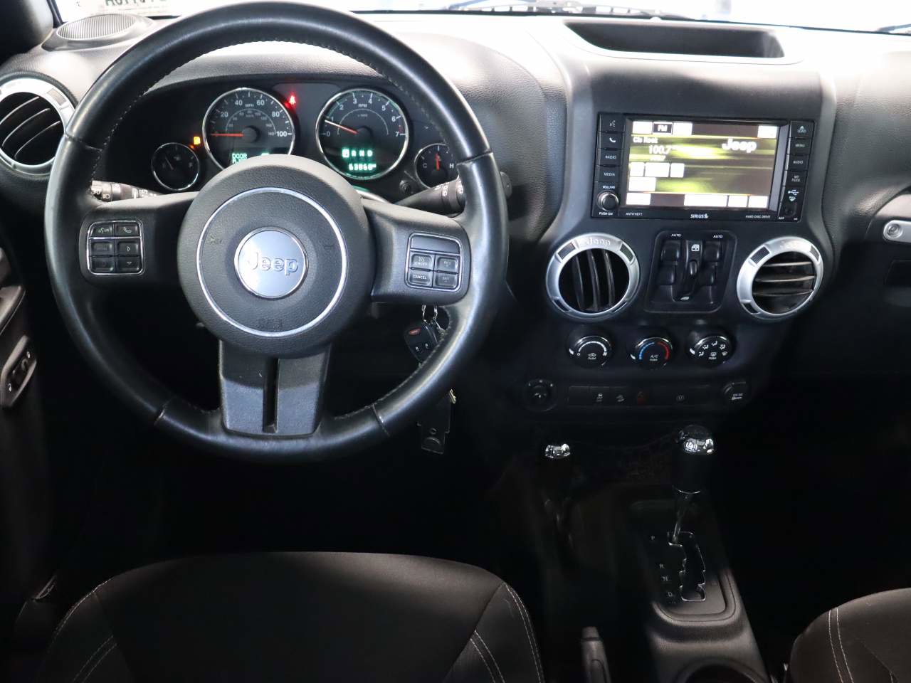 Used 2016 Jeep Wrangler Unlimited Rubicon w/ Connectivity Group image 11