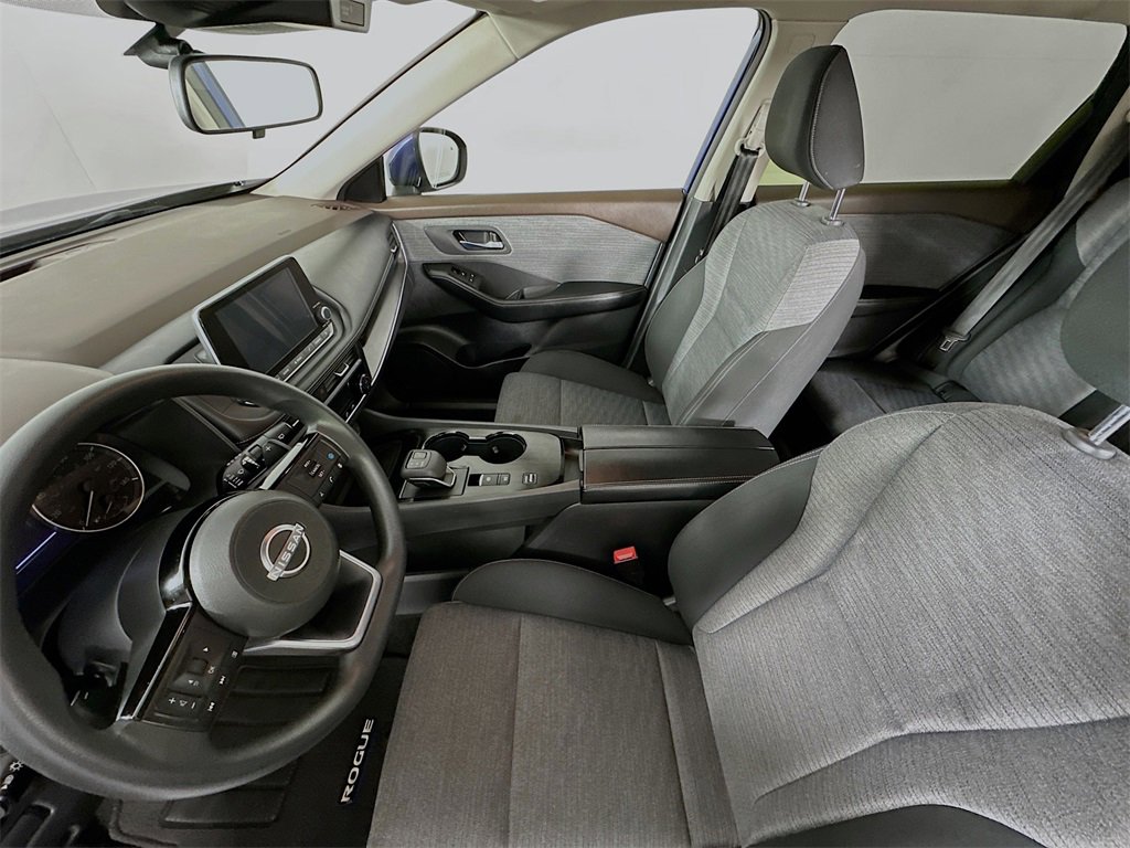 Used 2023 Nissan Rogue SV image 4