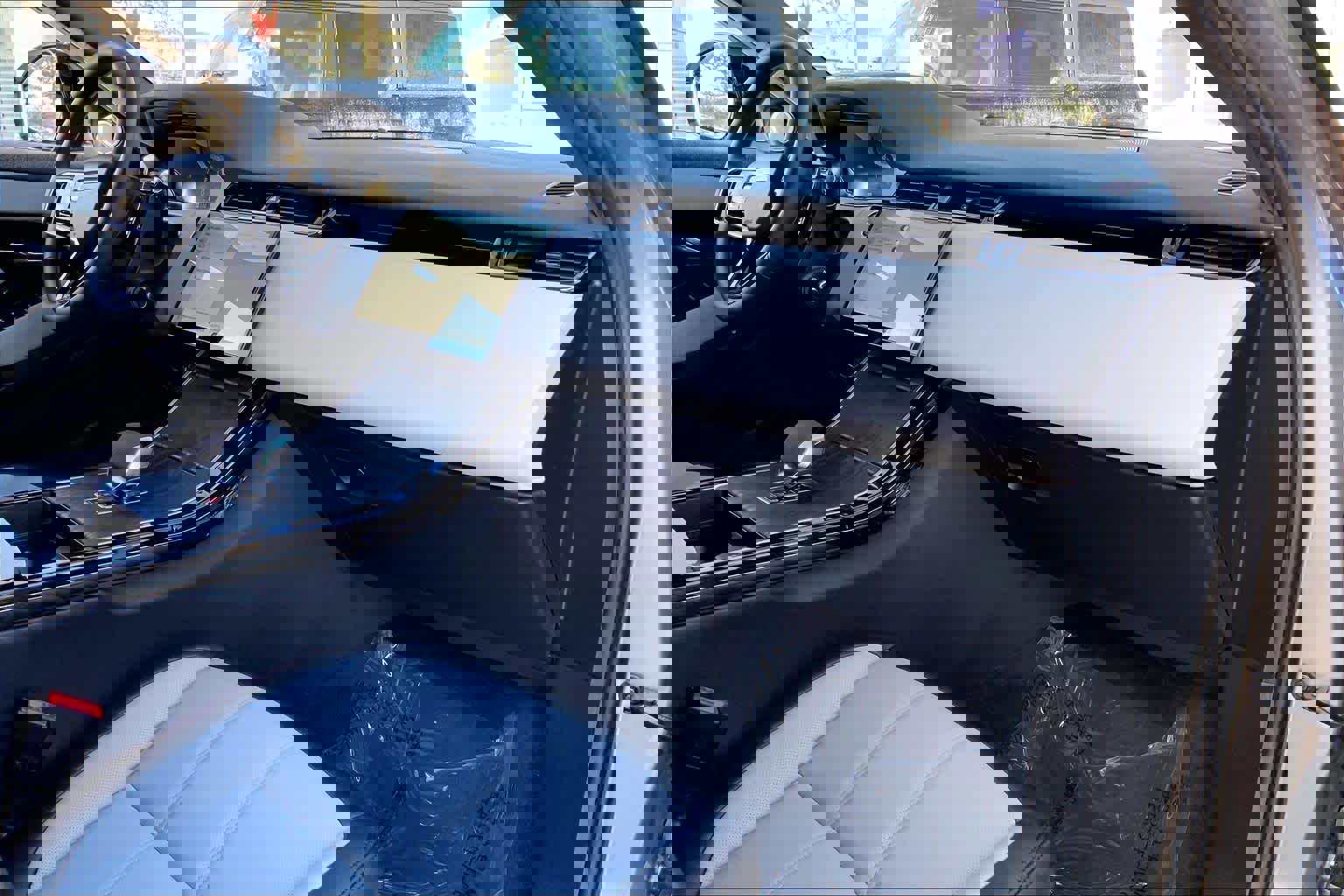 Certified 2026 Land Rover Range Rover Evoque Dynamic SE image 18