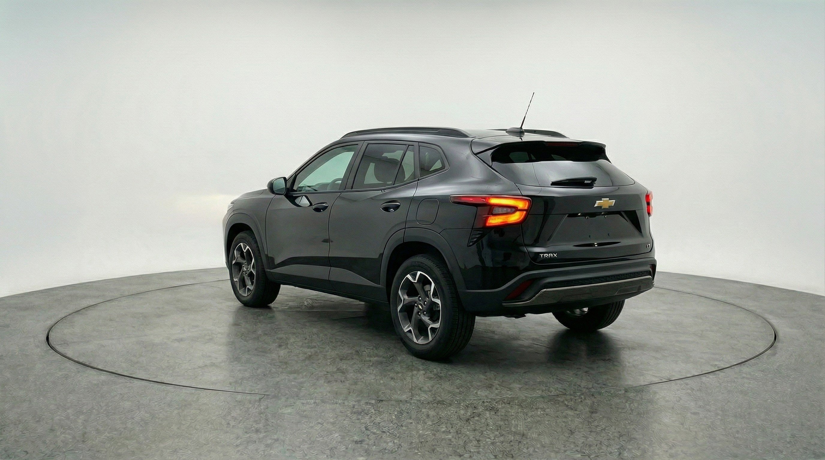 Used 2025 Chevrolet Trax LT w/ LT Convenience Package image 6