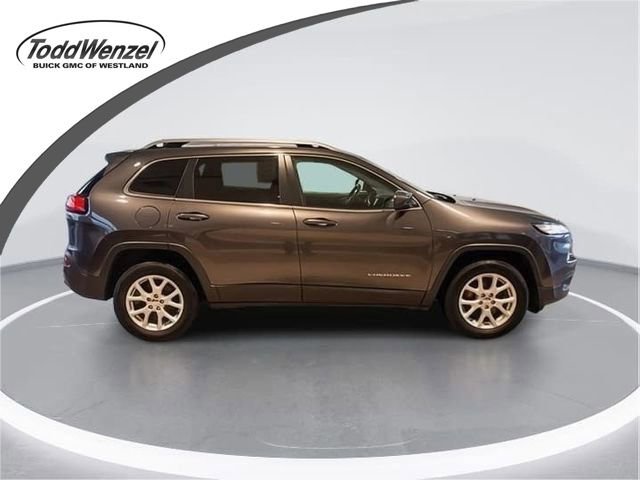 Used 2017 Jeep Cherokee Latitude w/ Cold Weather Group image 1