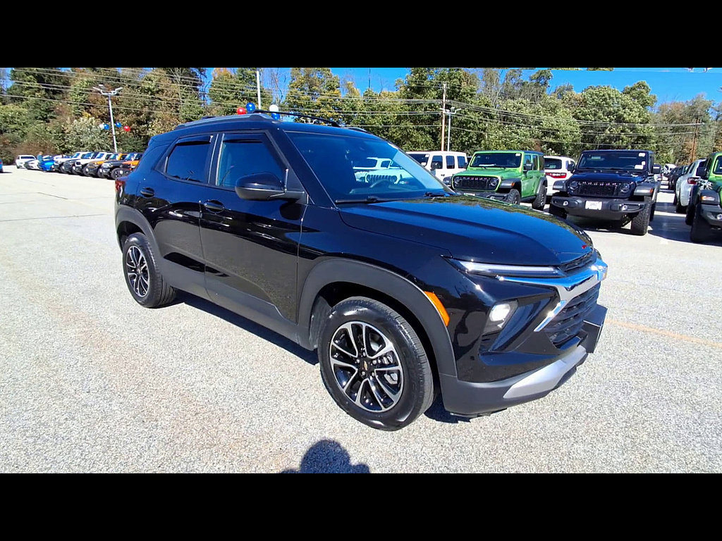 Used 2024 Chevrolet TrailBlazer LT AWD/4WD image 2