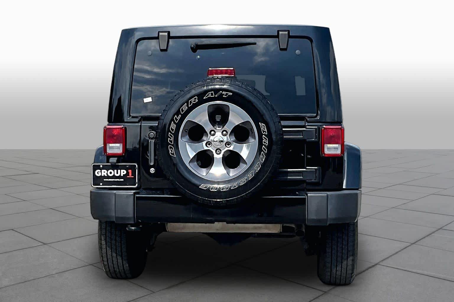 Used 2017 Jeep Wrangler Unlimited Sahara AWD/4WD image 5