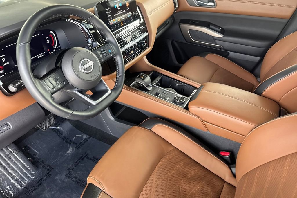 Used 2025 Nissan Pathfinder Platinum w/ Cargo Package AWD/4WD image 9