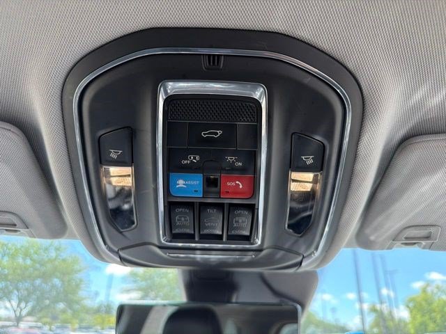 Used 2023 Jeep Grand Cherokee Limited w/ Luxury Tech Group II AWD/4WD image 28