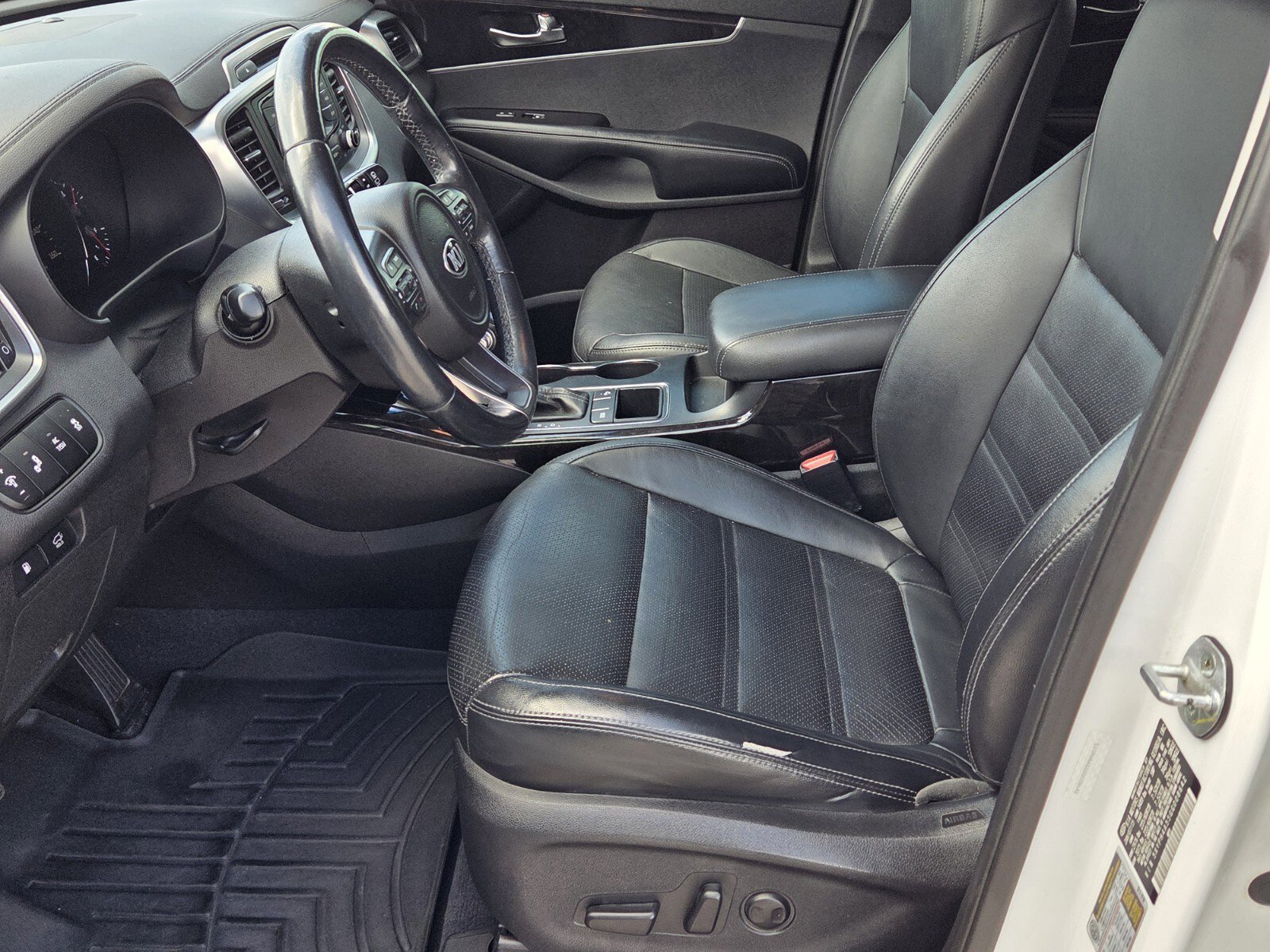 Used 2016 Kia Sorento EX w/ EX Premium Package FWD image 4
