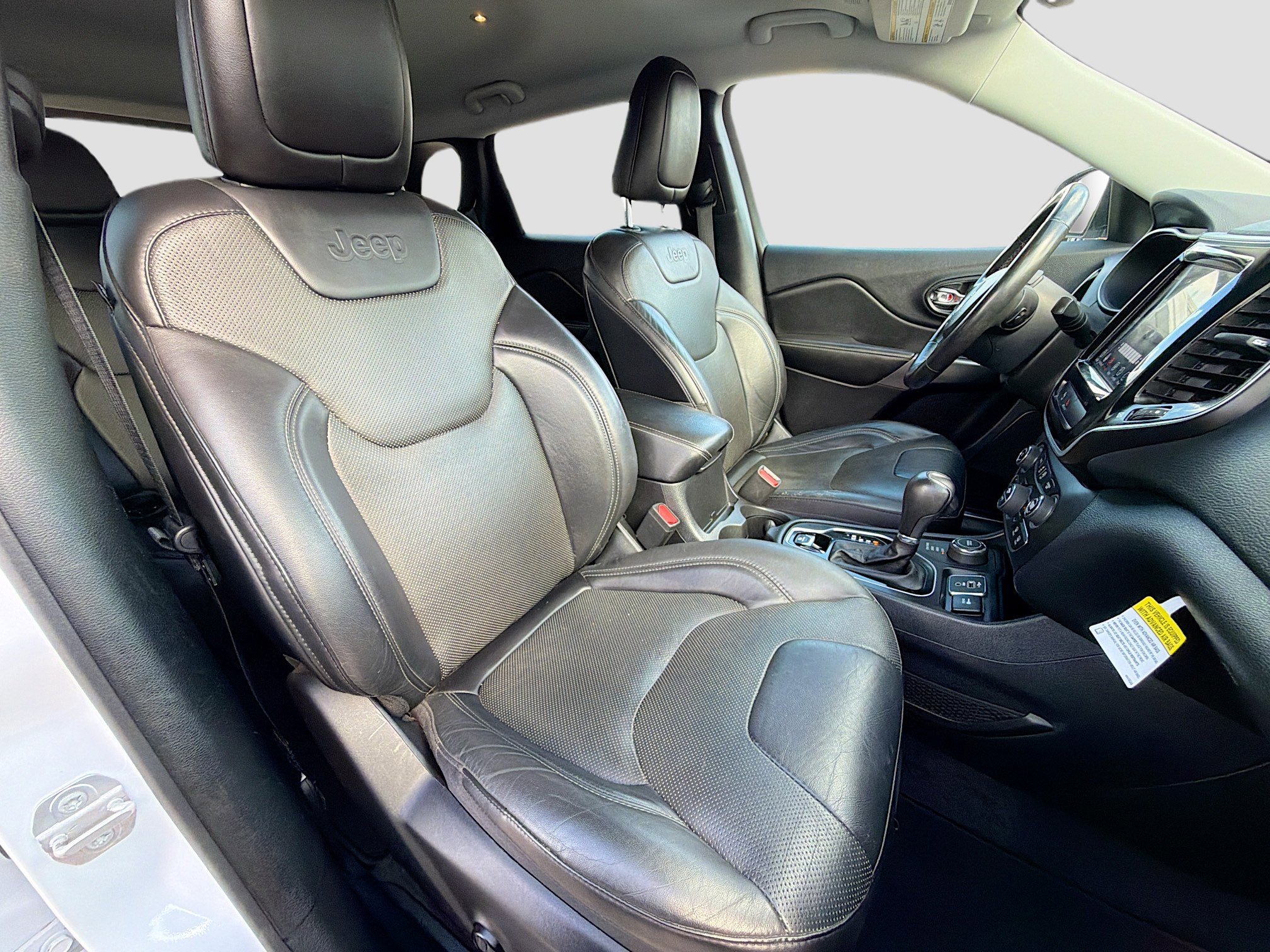 Used 2020 Jeep Cherokee Limited image 15