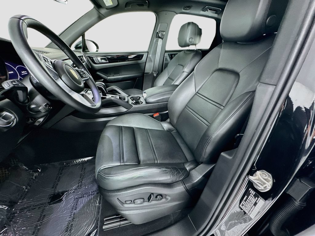 Certified 2023 Porsche Cayenne AWD/4WD image 5